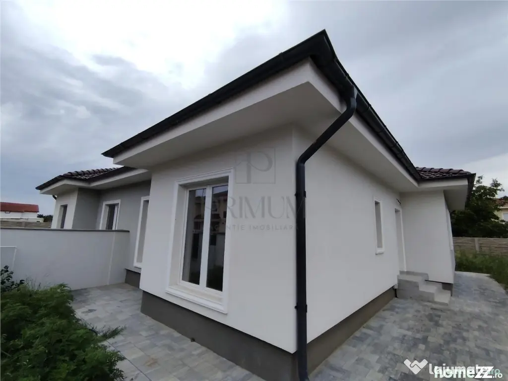 Duplex pe plan - canalizare - 4 camere - Mosnita Noua (Timis)