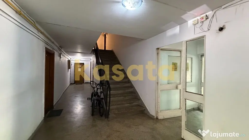 Birou I 3 camere I Camera de comert I metrou la 5 min I et 7