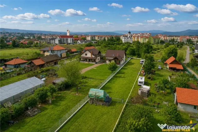 Teren intravilan,pe 2.900 mp,recomandat rezidential investit