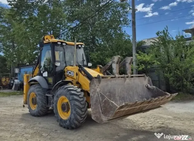 Buldoexcavator JCB 3CX an 2013, AC, cupa multifunctionala, stare perfecta