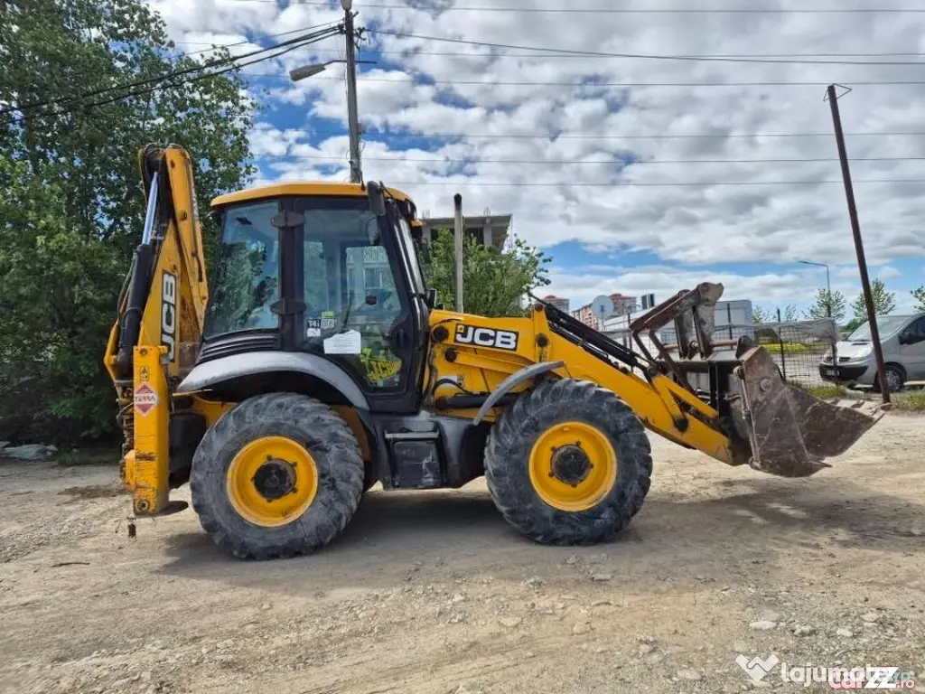 Buldoexcavator JCB 3CX an 2013, AC, cupa multifunctionala, stare perfecta