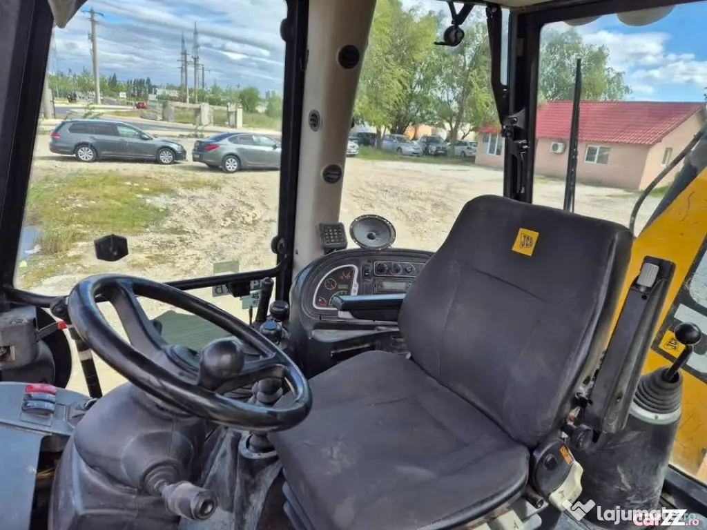 Buldoexcavator JCB 3CX an 2013, AC, cupa multifunctionala, stare perfecta