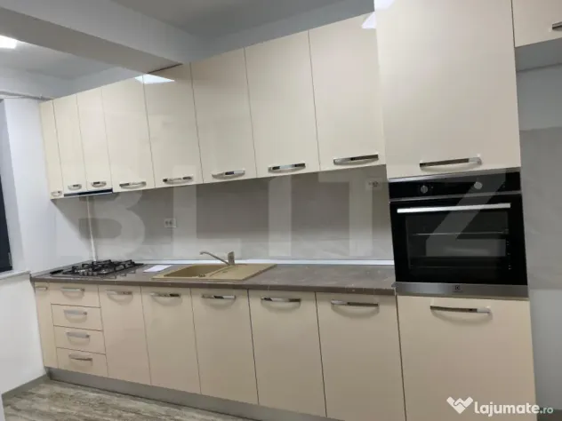 Apartament 2 camere, 62 mp, ansamblu rezidential, zona Rovin