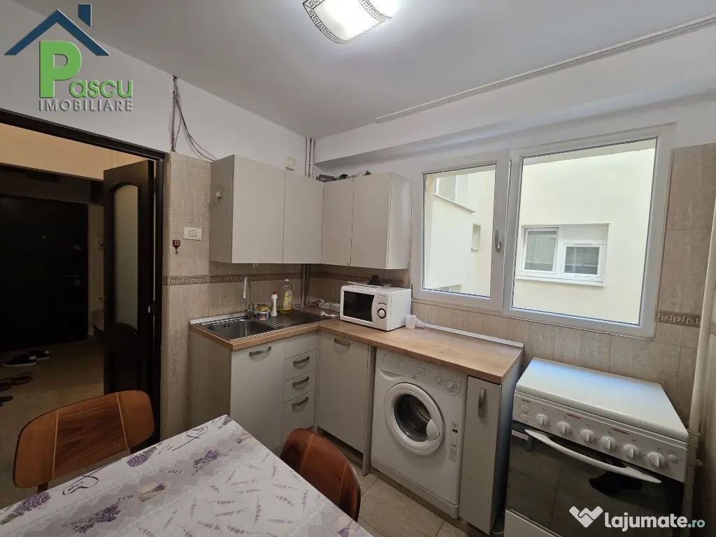 2 camere Eroii Revoluției, str. Ghimpați, cf. I, decomandat, 50mpu