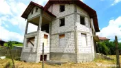 Duplex la rosu in Aninoasa/ 220 mp/ 500 mp teren/ Zona supe 
