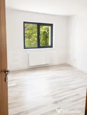 Spatiu comercial parter înalt+ apartament 2 camere-locuinț