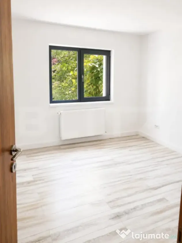 Spatiu comercial parter înalt+ apartament 2 camere-locuinț