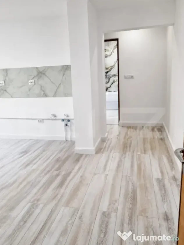 Spatiu comercial parter înalt+ apartament 2 camere-locuinț