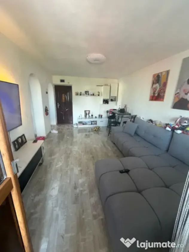 Apartament semidecomandat etajul 2/4 vizavi de Sc Generala