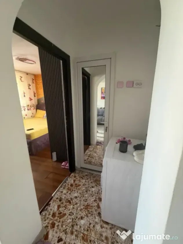Apartament semidecomandat etajul 2/4 vizavi de Sc Generala