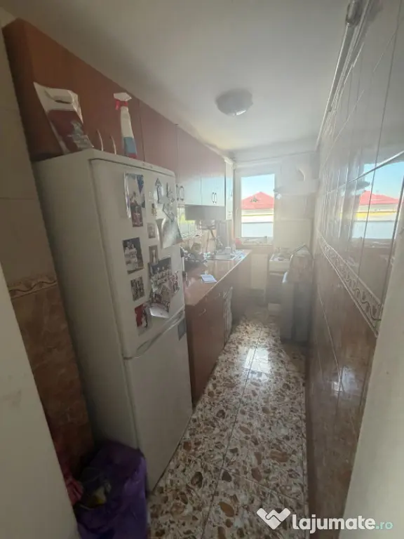 Apartament semidecomandat etajul 2/4 vizavi de Sc Generala