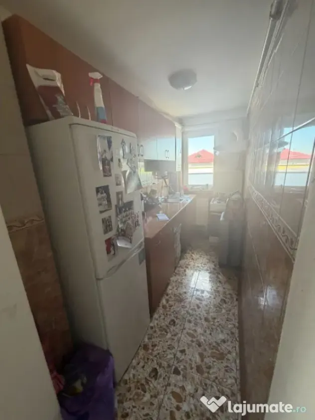 Apartament semidecomandat etajul 2/4 vizavi de Sc Generala