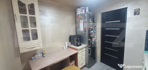 Apartament de vanzare, cu 3 camere, semidecomandat - in Vatr