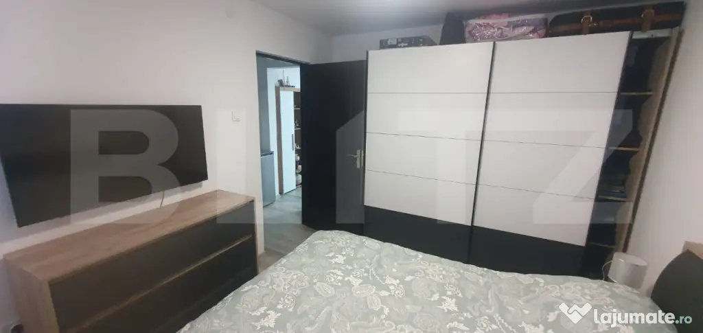 Apartament de vanzare, cu 3 camere, semidecomandat - in Vatr