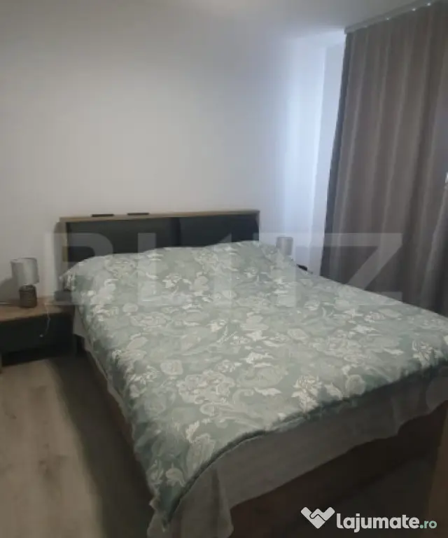 Apartament de vanzare, cu 3 camere, semidecomandat - in Vatr