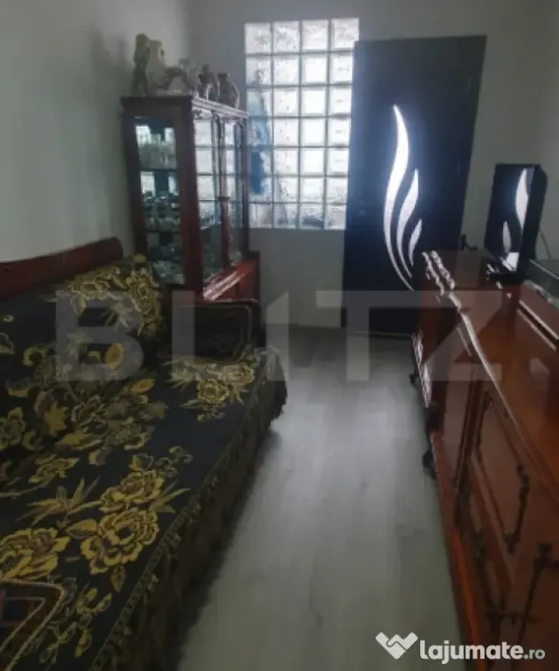 Apartament de vanzare, cu 3 camere, semidecomandat - in Vatr