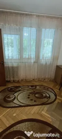 Închiriez garsoniera 