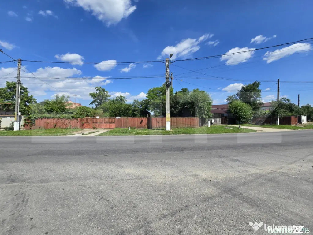 Casă bătrânească, 51 mp, curte 1.100 mp, orașul Titu