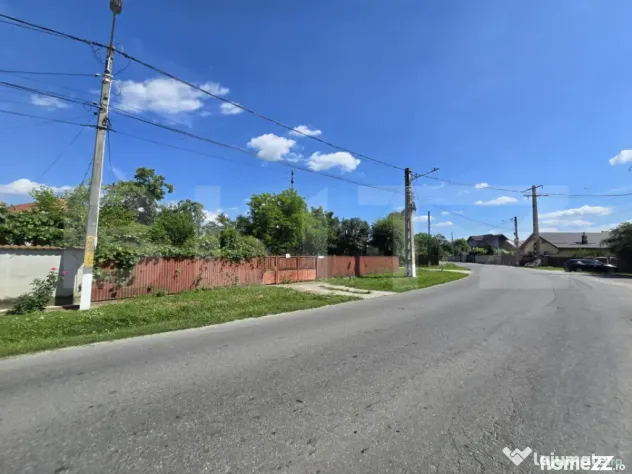 Casă bătrânească, 51 mp, curte 1.100 mp, orașul Titu
