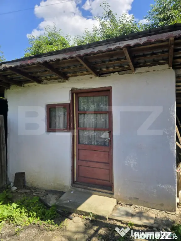 Casă bătrânească, 51 mp, curte 1.100 mp, orașul Titu
