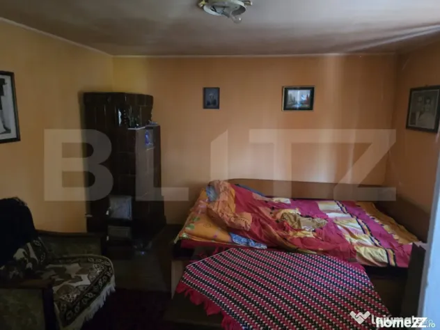 Casă bătrânească, 51 mp, curte 1.100 mp, orașul Titu