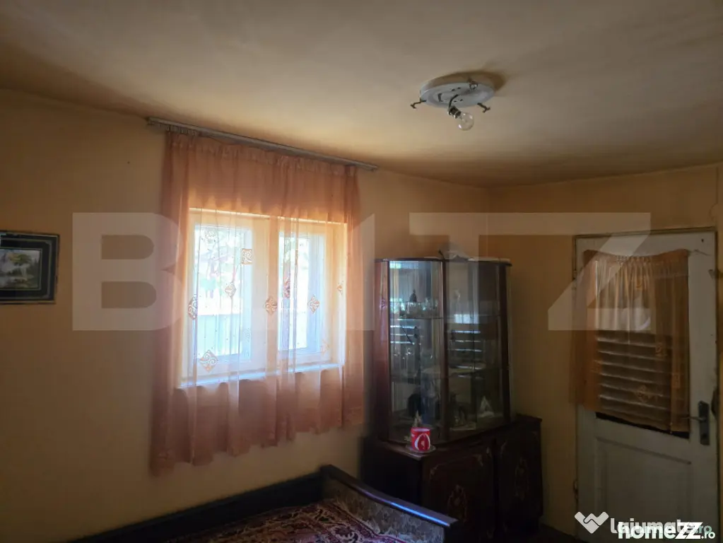 Casă bătrânească, 51 mp, curte 1.100 mp, orașul Titu