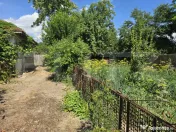 Casă bătrânească cu curte mare de 1.100 mp în orașul T