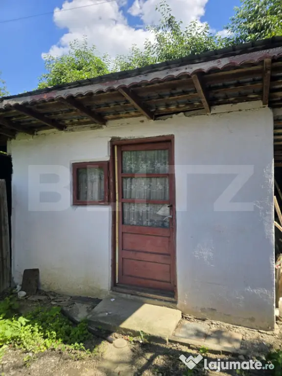Casă bătrânească cu curte mare de 1.100 mp în orașul T