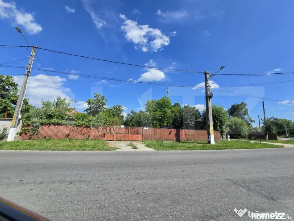 Casă bătrânească, 51 mp, curte 1.100 mp, orașul Titu
