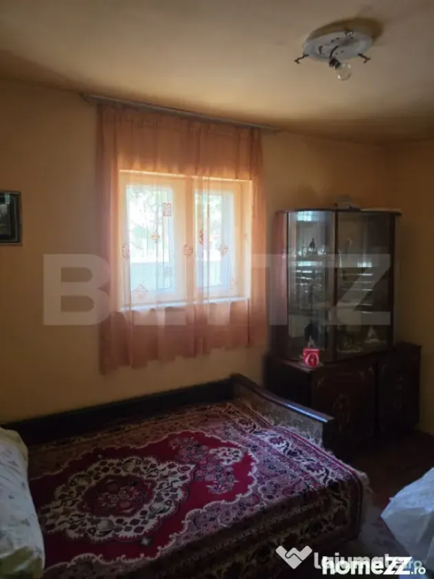 Casă bătrânească, 51 mp, curte 1.100 mp, orașul Titu