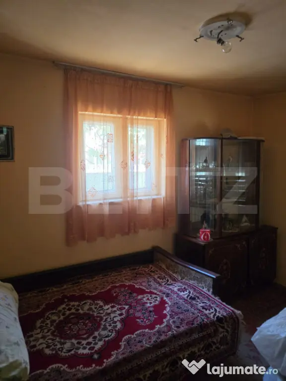Casă bătrânească cu curte mare de 1.100 mp în orașul T