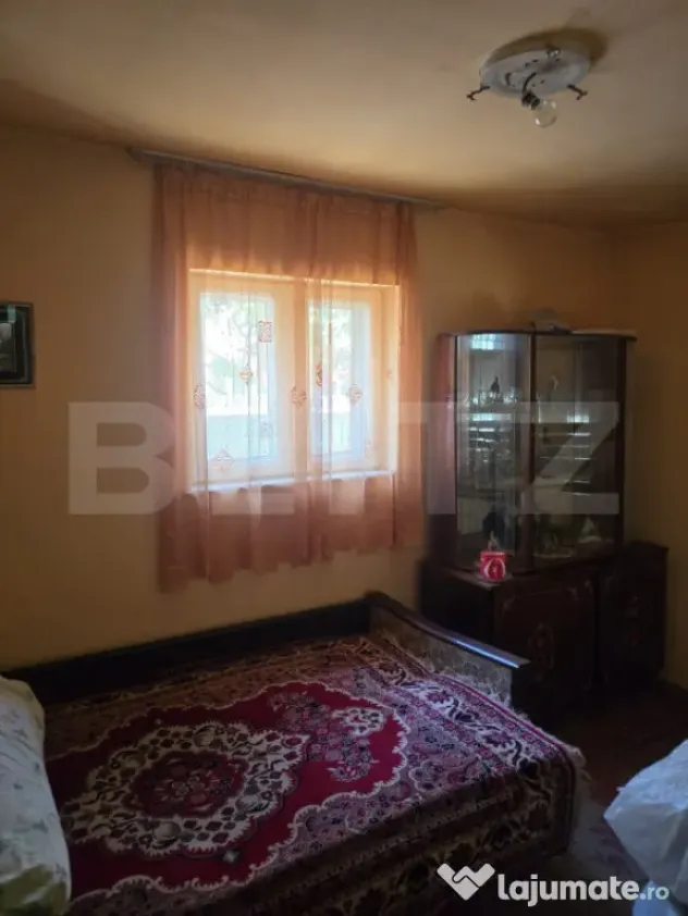 Casă bătrânească cu curte mare de 1.100 mp în orașul T