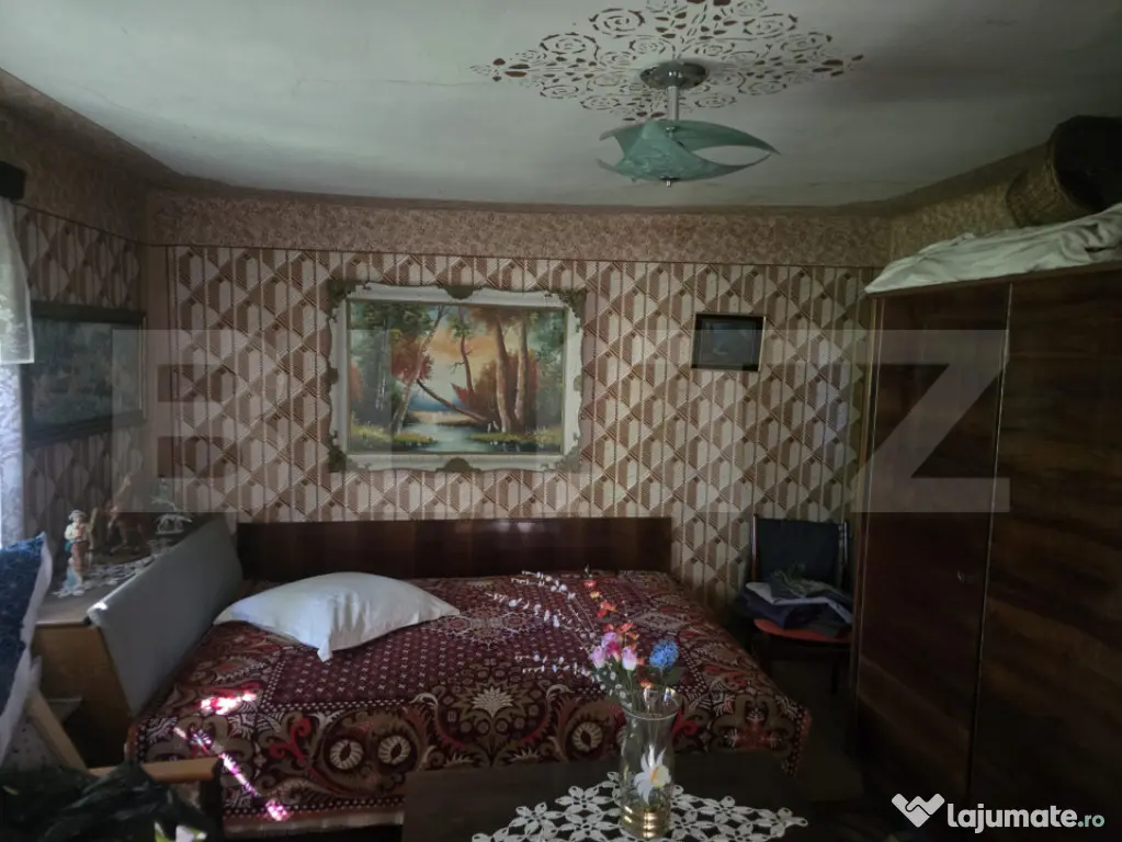 Casă bătrânească cu curte mare de 1.100 mp în orașul T