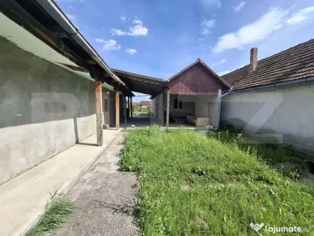 Oportunitate de investitie in zona Ardud,casa cu 2 camere