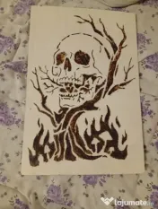 Tablou Lemn Pirogravat Manual - Craniu Gotic cu Flăcări