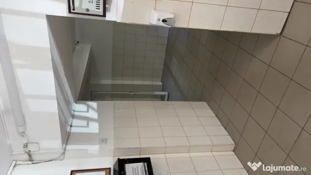 Vând garsoniera cu boxa 5 min metrou