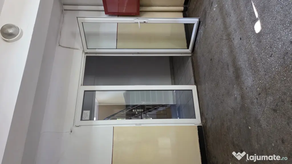 Vând garsoniera cu boxa 5 min metrou