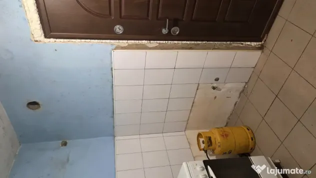 Vând garsoniera cu boxa 5 min metrou