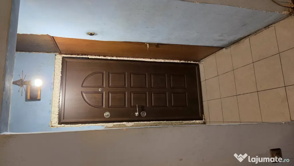 Vând garsoniera cu boxa 5 min metrou