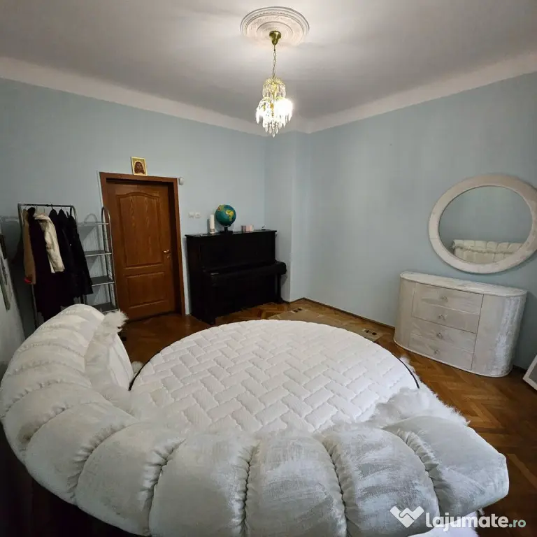 CENTRAL Bulevard-casa boiereasca 1940, 5 camere inalte - 175