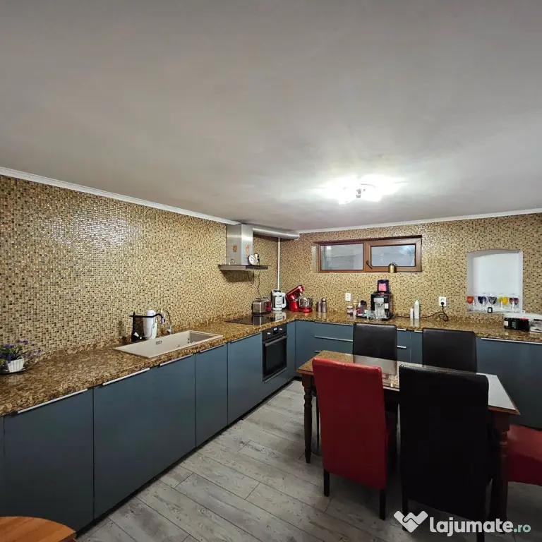 CENTRAL Bulevard-casa boiereasca 1940, 5 camere inalte - 175