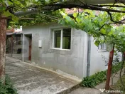 OPORTUNITATE : Proprietate formată din 2 case și teren gen 