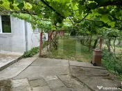 OPORTUNITATE : Proprietate formată din 2 case și teren gen 
