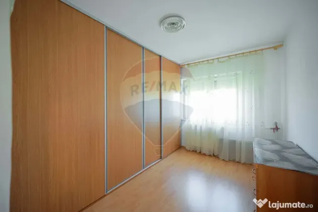 De vânzare apartament cu 3 camere zona Dacia