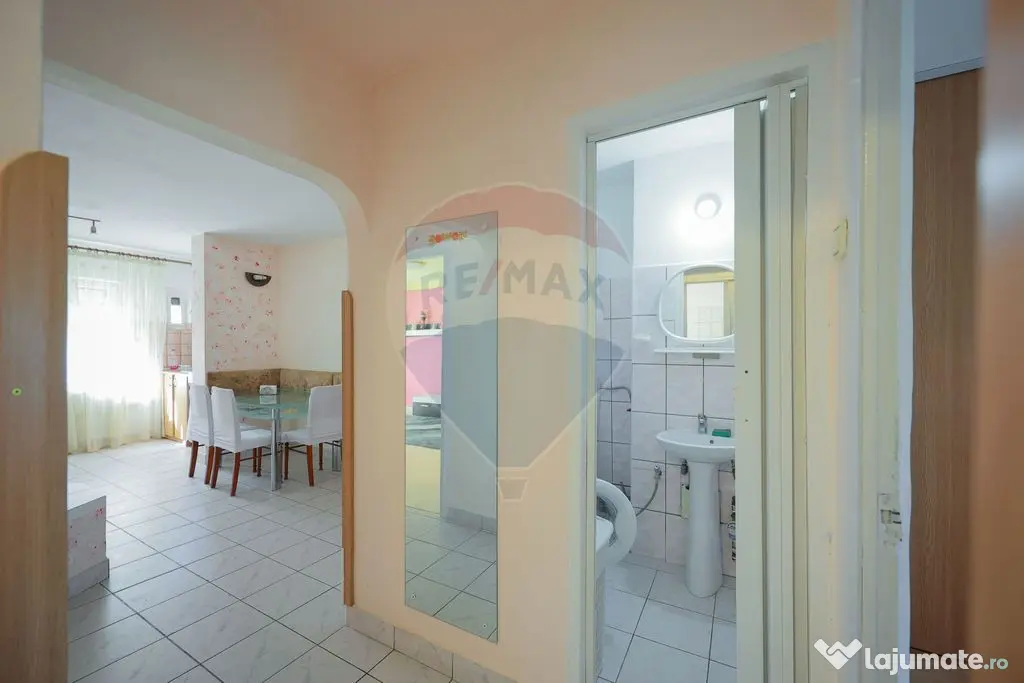 De vânzare apartament cu 3 camere zona Dacia