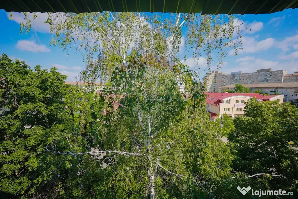 De vânzare apartament cu 3 camere zona Dacia