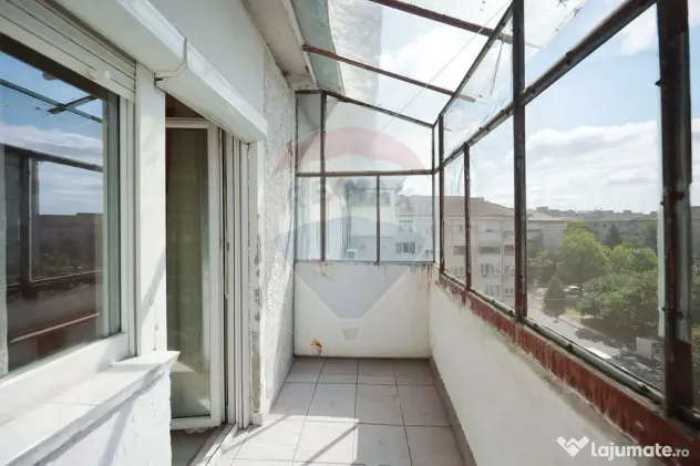 De vânzare apartament cu 3 camere zona Dacia
