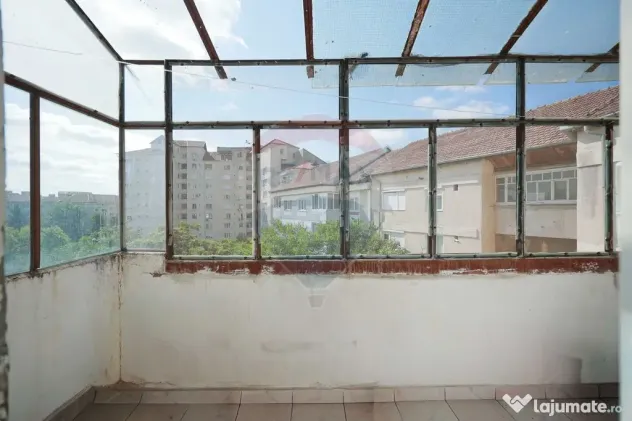 De vânzare apartament cu 3 camere zona Dacia