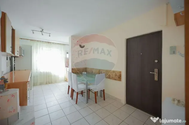 De vânzare apartament cu 3 camere zona Dacia