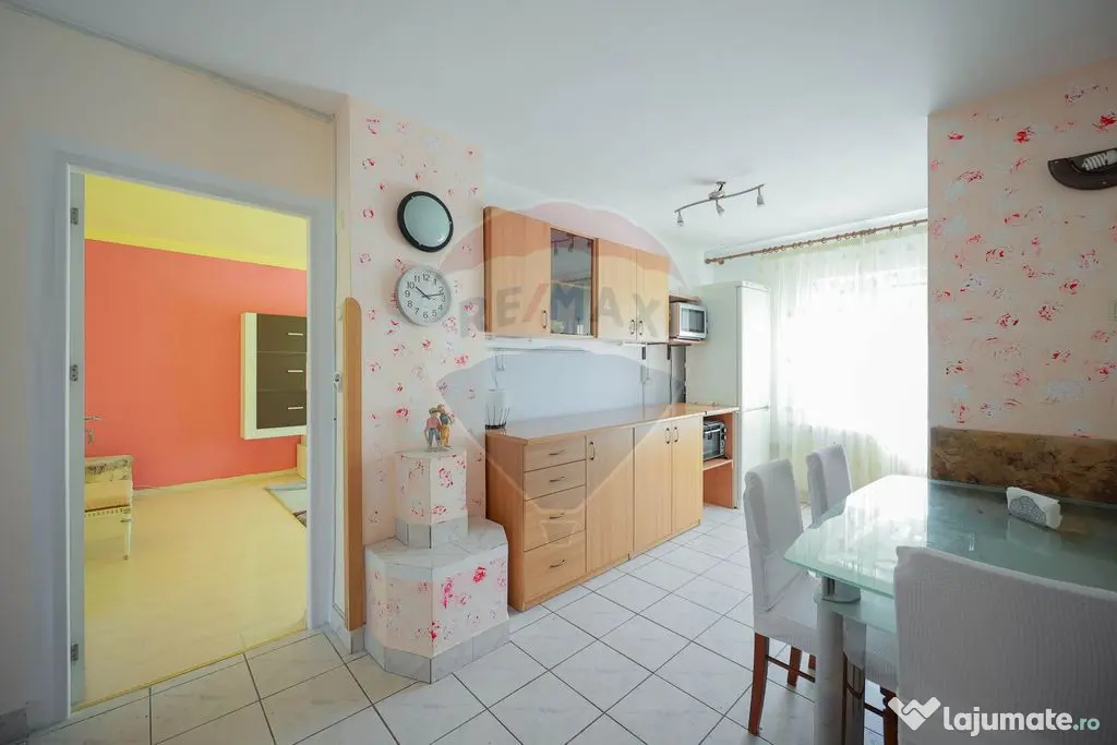 De vânzare apartament cu 3 camere zona Dacia